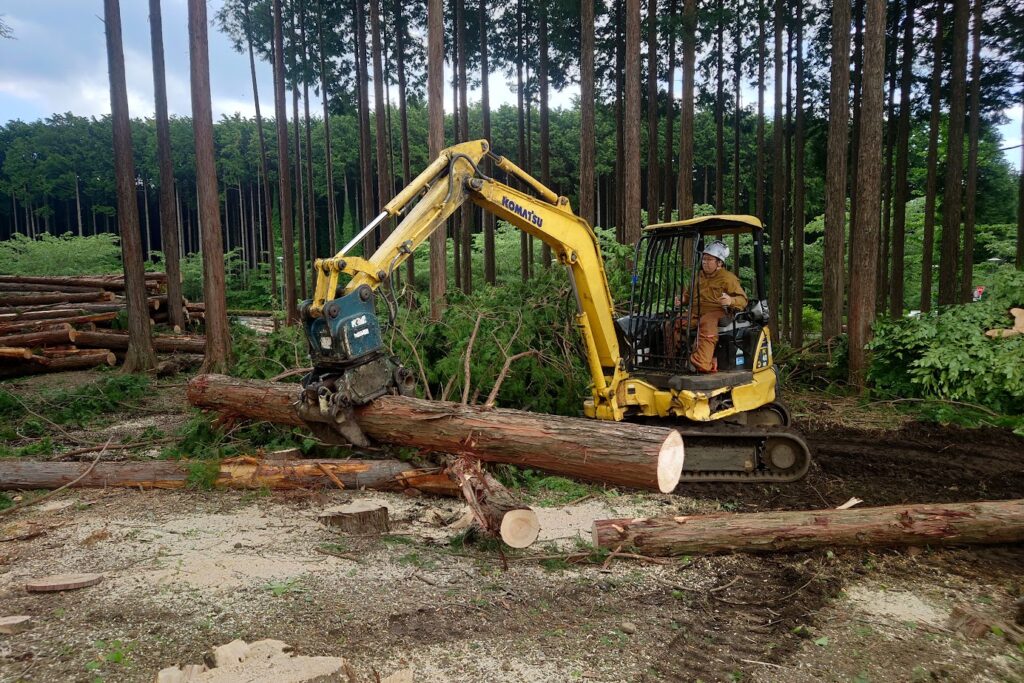 林業機械による集材作業